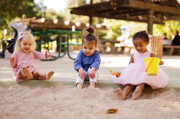 children-in-sandbox